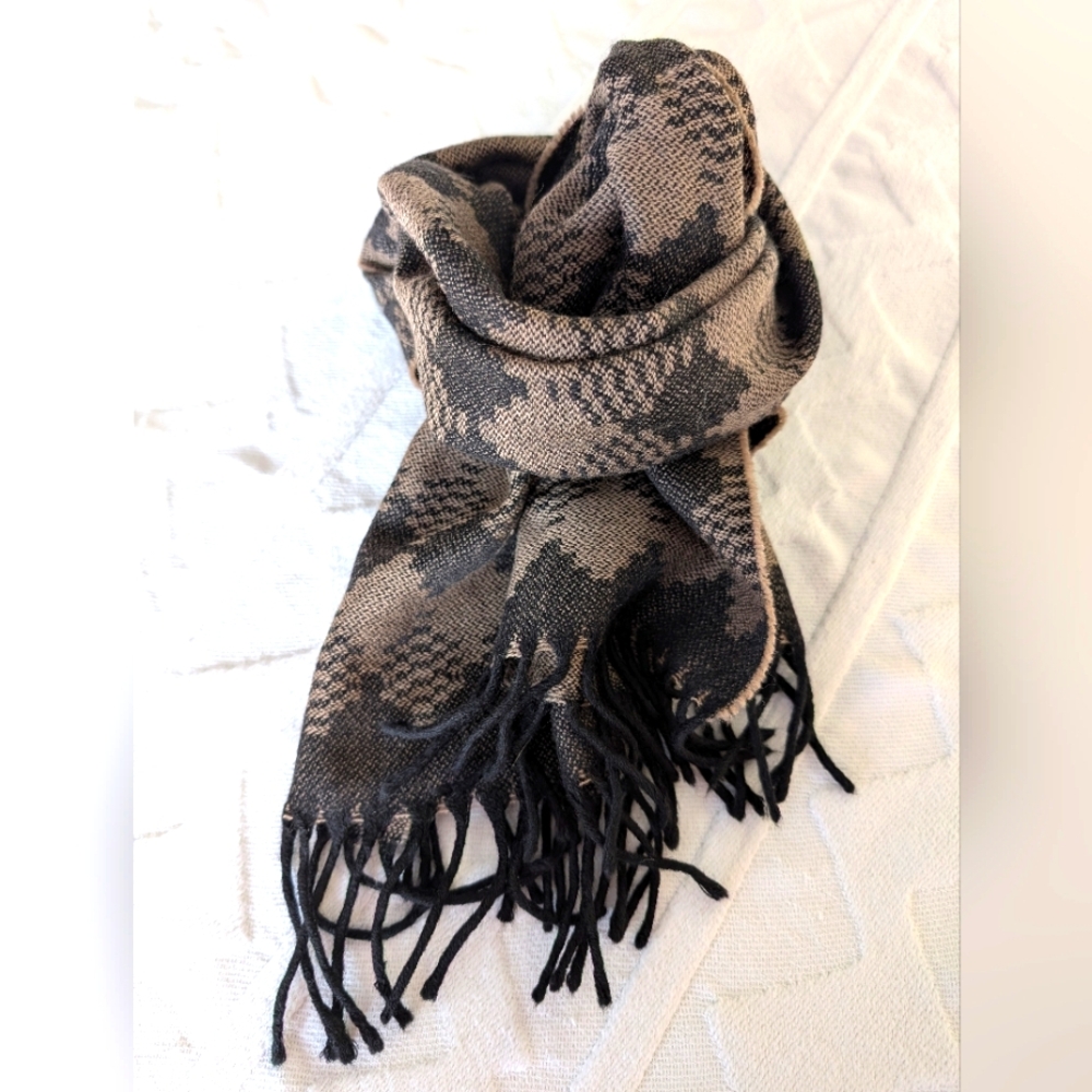Lambswool neutral patterned scarf with fringe brown and black vintage